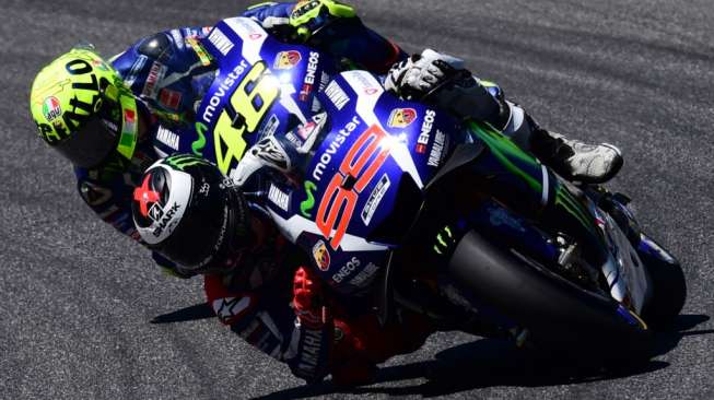 Duo Movistar Yamaha, Jorge Lorenzo (depan) dan Valentino Rossi [AFP/Giuseppe Cacace]