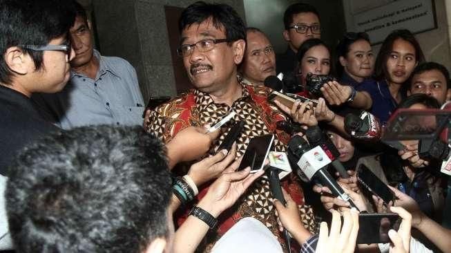 Wakil Gubernur DKI Jakarta Djarot Saiful Hidayat usai menjalani pemeriksaan di Bareskrim Polri, Jakarta, Jumat (22/7). [Suara.com/Oke Atmaja]