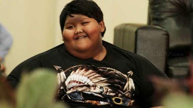 Arya, Si Bocah Gendut Kini Bisa Jalan Setengah Kilometer