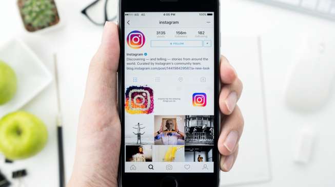 Ilustrasi Instagram di smartphone. [Shutterstock]