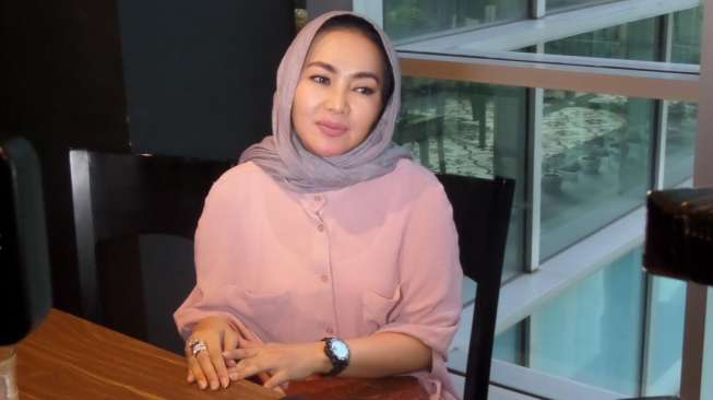 Dewi Gita Pakai Hijab 'Gaul'