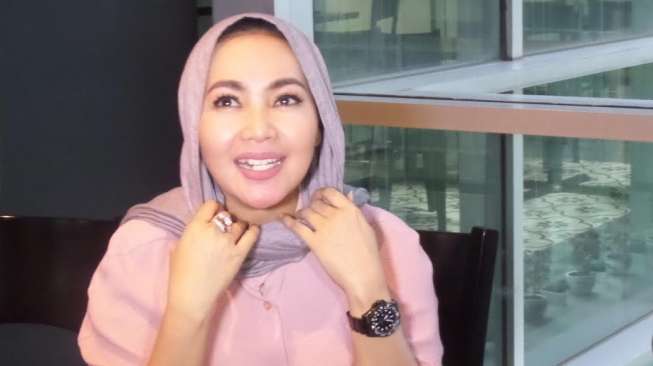 Keputusan Dewi Gita Ini Didukung Suami, Ditentang Anak