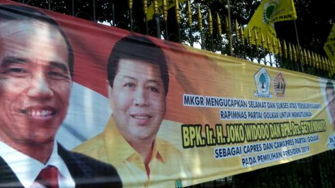 Golkar Diingatkan Jangan Genit dan Norak Pasang Foto Jokowi