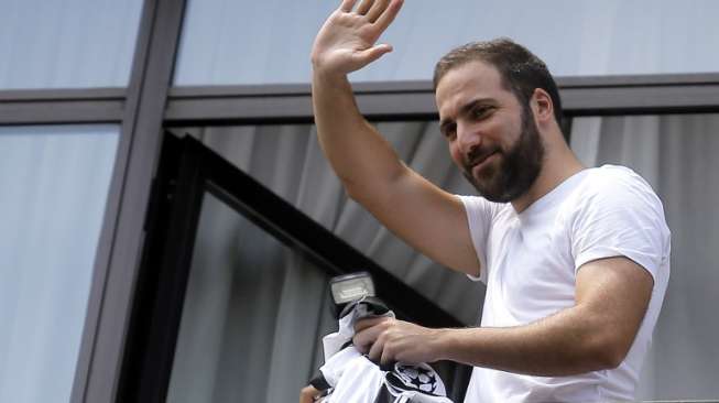 Presiden Napoli Sebut Kepindahan Higuian Penuh Pengkhianatan