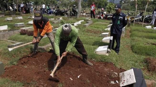 Protes Pembongkaran Makam Keramat, Warga: Belanda Aja Engga Ganggu, Ini...