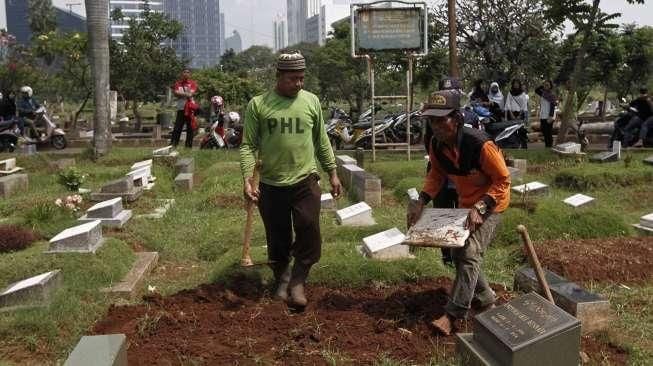 Cari Fakta Baru, Polisi Bongkar Makam Janda Muda Korban Perkosaan 5 Pria