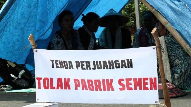 Tolak Pembangunan Pabrik Semen