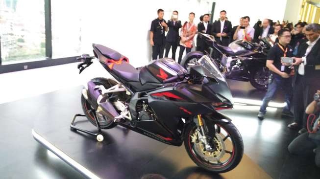 CBR250RR Datang, Honda Hentikan Produksi CBR250R