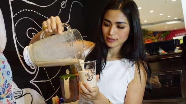 Jessica Iskandar Buka Kedai "Koffie Jedar" di Bekasi