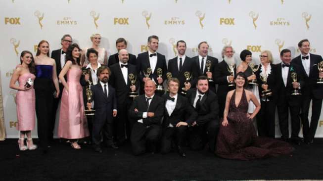 Para pemain dan produser serial Game of Thrones di arena Emmy Awards 2015 pada 20 September 2015 (Shutterstock).