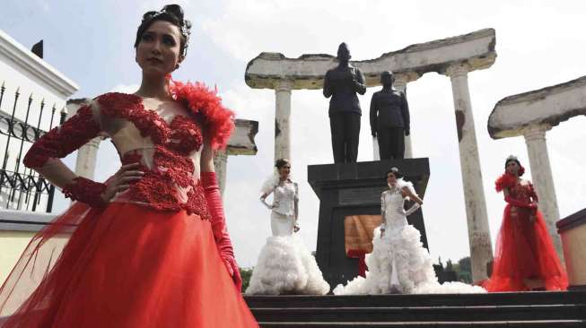 Peragaan busana tersebut dalam rangka memperingati kemerdekaan Indonesia.