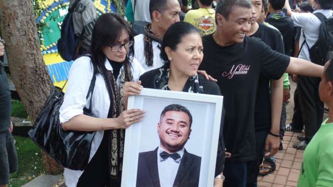 Artis Tumpah di Acara "Last Melody for Mike Mohede"