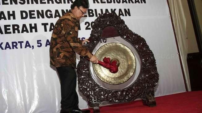 Menteri Dalam Negeri Tjahjo Kumolo membuka acara sosialisasi Peraturan Pemerintah No. 18 di Hotel Mercure, Jakarta, Jumat (5/8). [Suara.com/Oke Atmaja]