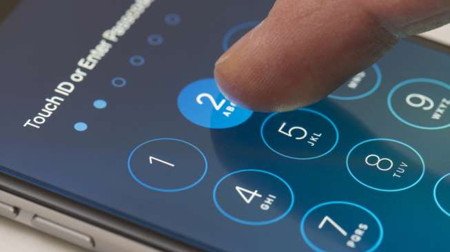 Ilustrasi password pada smartphone. [Shutterstock]