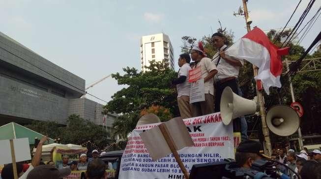 Demo ke DPRD DKI, Pedagang Emosi Cuma Ditemui Humas