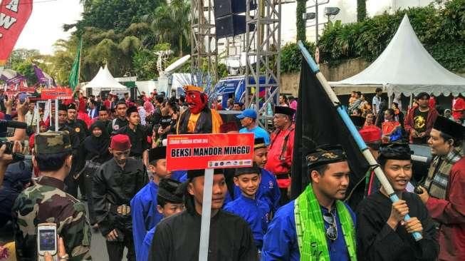 Parade Pendekar Silat Betawi Tumpah Ruah di Car Free Day