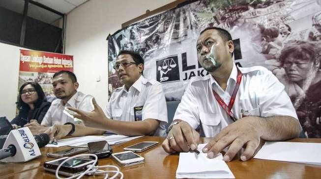 Serikat Pekerja Asosiasi Pilot Lion Air Group (SP-APLG) memberikan keterangan pers terkait pemecatan 14 orang pilot oleh manajemen Lion Air, di Jakarta, Minggu (7/8/2016). [Suara.com/Kurniawan Mas'ud]