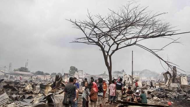 Kebakaran tersebut diduga disebabkan arus pendek. 