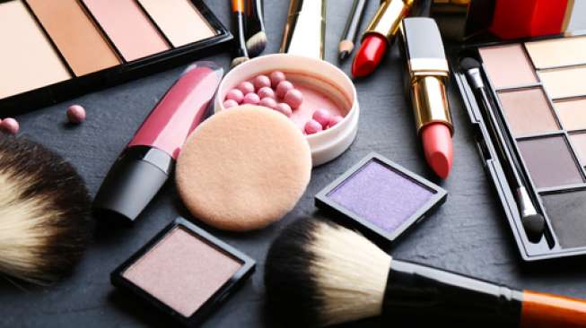 Ilustrasi ragam item makeup yang ternyata bisa mencerminkan kepribadian pemakainya. (Shutterstock)