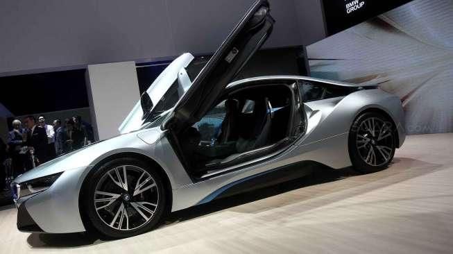 BMW i8 Tampil di GIIAS 2016