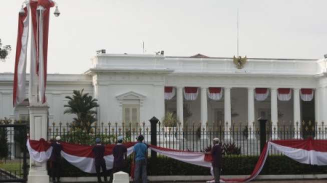 Setneg Serahkan Bendera Merah Putih ke Seluruh Daerah