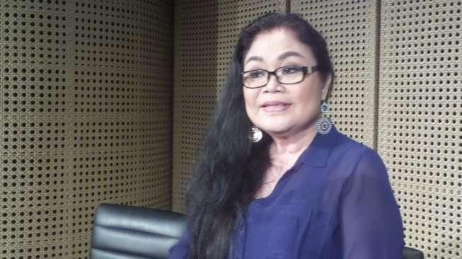 Ermy Kullit Latihan Dalam Kulkas demi Jazz Gunung Bromo