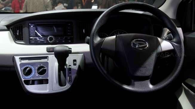 PT Astra Daihatsu Motor (ADM) memperkenalkan Daihatsu Sigra pada pengunjung Gaikindo Indonesia International Auto Show (GIIAS) 2016 di ICE BSD City, Tanggerang, Sabtu (13/8).