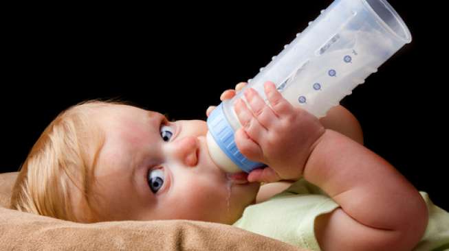 Ilustrasi botol susu bayi (shutterstock)