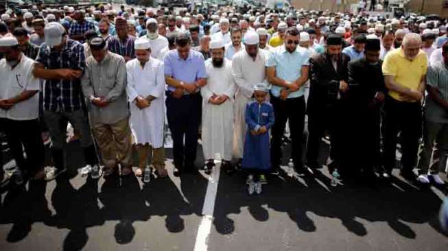 Ribuan Umat Muslim Hadiri Pemakaman Imam Masjid New York