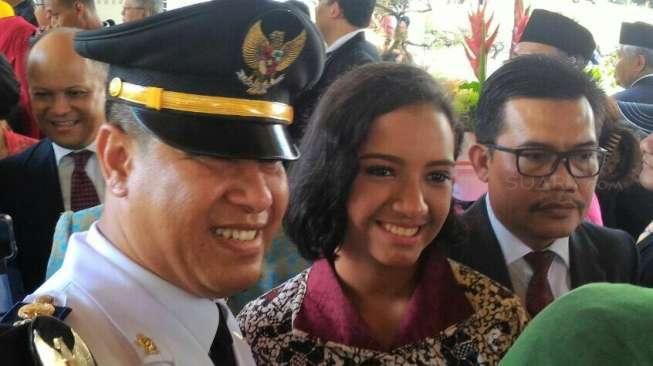 Gloria Dijamu Istana, Makan Siang Bareng Orang-orang Hebat