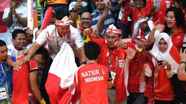 Ganda Campuran Indonesia, Owi-Butet rayakan kemenangan atas pasangan Malaysia di partai final [AFP]