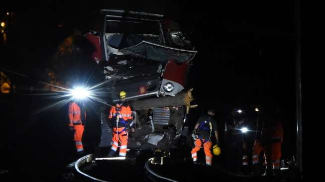 Kereta Cepat Tabrak Pohon Tumbang, Delapan Orang Luka-luka