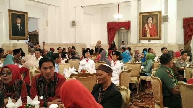 Di Istana, Jokowi Kaget Dengar Cerita Guru SD di Pelosok NTT Ini