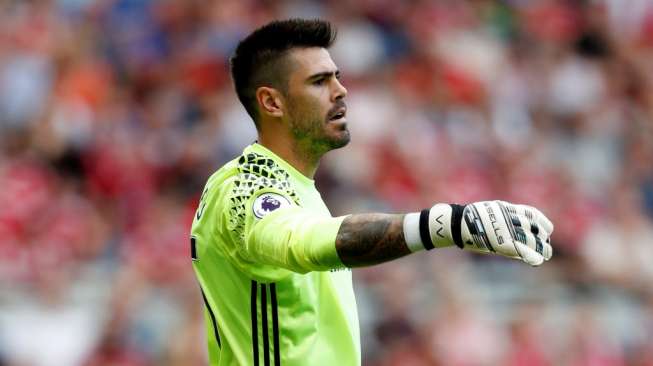 'Dikucilkan' di MU, Valdes Anggap Van Gaal seperti...