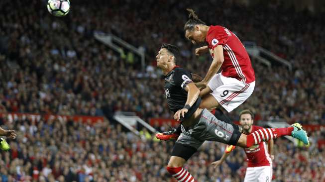 Ibrahimovic Cetak Gol, MU Memimpin atas Southampton