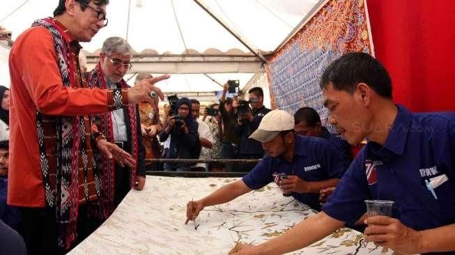 Menteri Hukum dan HAM (Menkumham) Yasonna Laoly menjalani sejumlah kegiatan saat berkunjung ke Lapas Klas I Cipinang, Jakarta, Sabtu (20/8/2016). [Suara.com/Oke Atmaja]