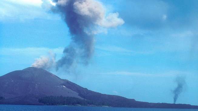 Gunung Krakatau. [shutterstock]