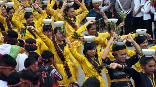 Jokowi Hadiri Pelepasan Karnaval Pesona Danau Toba