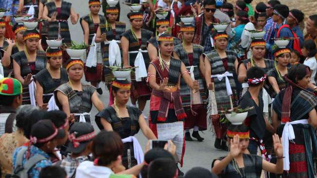 Jokowi Hadiri Pelepasan Karnaval Pesona Danau Toba