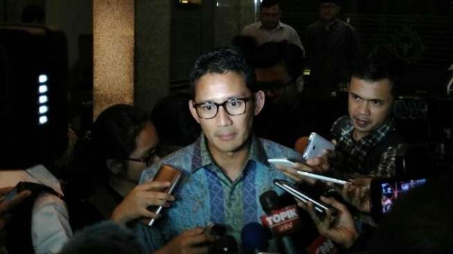 Anggap Tak Mengerti Hukum, Ahok Tantang Sandiaga Debat di MK