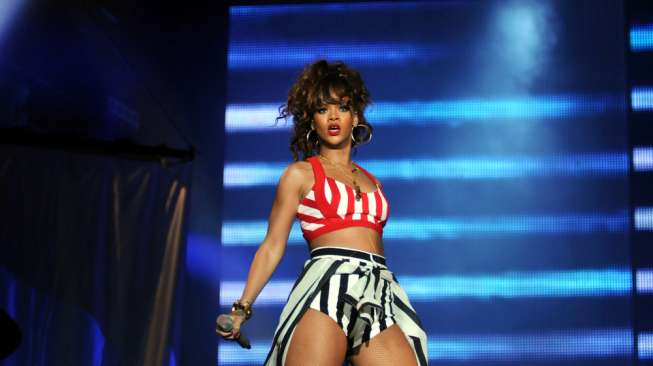 Ups, Rihanna Pamer Nipple di Video Klip Baru