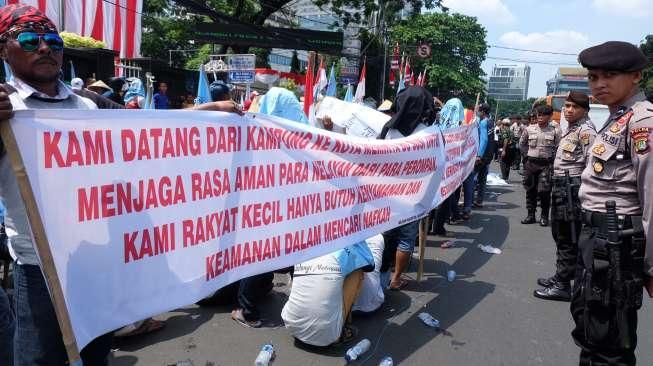 Sejumlah Nelayan Demo KKP, Tuntut Berantas Perompakan Laut