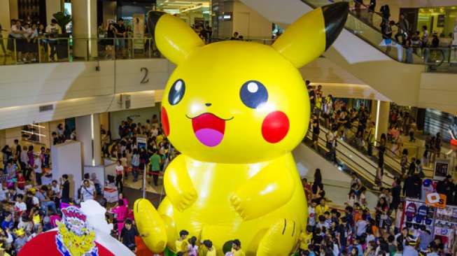 Sejumlah orang menghadiri promosi game Pokemon Go di Bangkok, Thailand (Shutterstock).