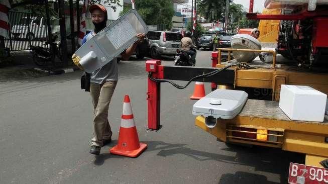 Perawatan Lampu Penerangan Jalan