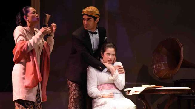 Teater Bunga Penutup Abad