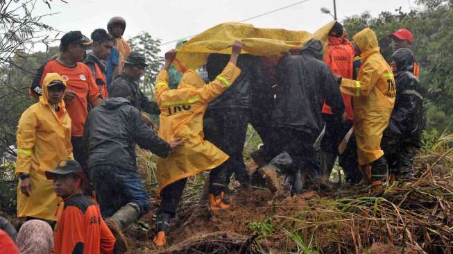 Empat Orang Tewas, Longsor di Solok