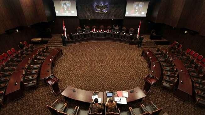 Ahok Hadiri Sidang Lanjutan UU Pilkada