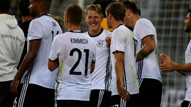 Pemain Jerman ucapkan perpisahan pada Bastian Schweinsteiger [AFP]