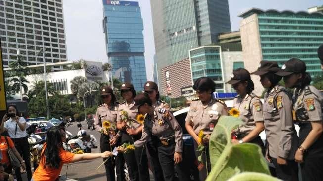 Cegah Rusuh 4 November, Polisi Cantik dan Ganteng Dikerahkan