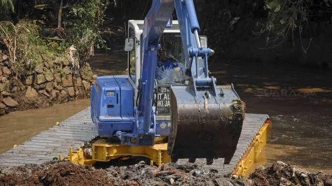 Pemprov DKI Klaim Sudah Tambal Tanggul Retak karena Banjir